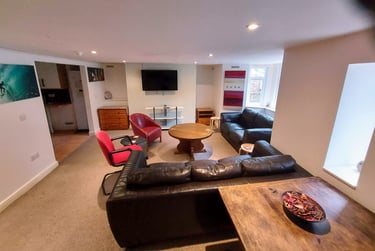 7 bed house, Top of Lisson Grove, Mutley, Plymouth, PL47DN - Image 3