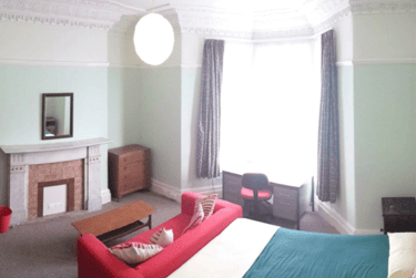 7 bed house, Top of Lisson Grove, Mutley, Plymouth, PL47DN - Image 4