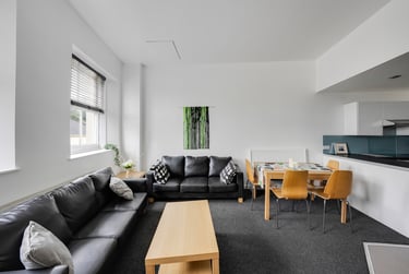 6 bed flat, 353 North Road West, Near university, Plymouth, PL15DJ - Image 1