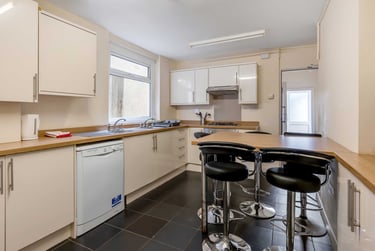 2 bed house, Gwydr Crescent, Uplands, Swansea, SA20AA - Image 2