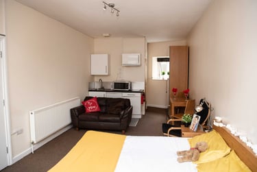 1 bed studio, 14 Furze Hill Road, Mutley plain, Plymouth, PL47JY - Image 1