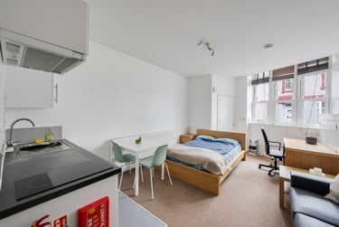 1 bed studio, 14B Furzehill Road, Mutley plain, Plymouth, PL47JY - Image 1