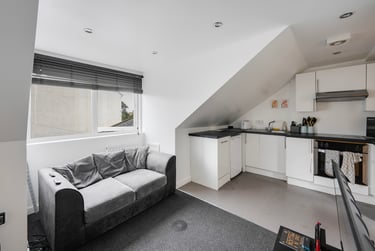 6 bed flat, 353 North Road West, City Centre, Plymouth, PL15DJ - Image 1