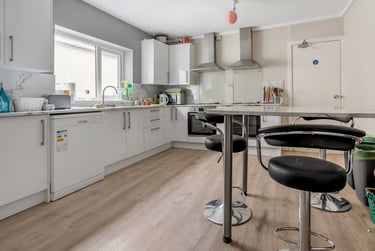 7 bed house, Bryn Road, Brynmill, Swansea, SA20AF - Image 2