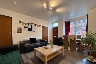 5 bed house, Royal Park Terrace, Hyde Park, Leeds, LS61EX - Image 2