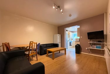 5 bed house, Newport View, Burley, Leeds, LS63BX - Image 10