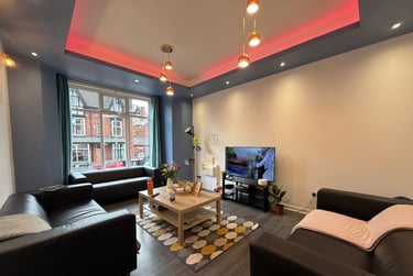 7 bed house, Brudenell Mount, Hyde Park, Leeds, LS61HS - Image 1