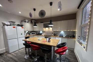 7 bed house, Brudenell Mount, Hyde Park, Leeds, LS61HS - Image 3