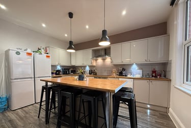 7 bed house, Brudenell Mount, Hyde Park, Leeds, LS61HS - Image 3