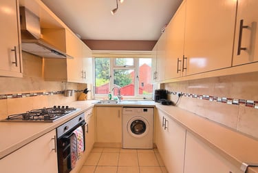 5 bed house, Newport View, Burley, Leeds, LS63BX - Image 9