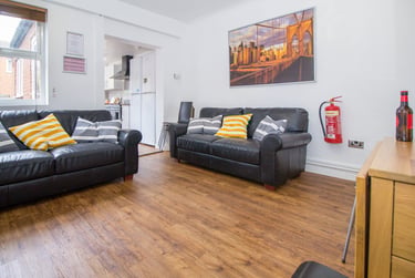 6 bed house, Cromwell Street, Arboretum, Nottingham, NG74GL - Image 1
