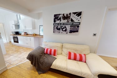 5 bed house, Watkin Street., City Centre, Nottingham, NG31DL - Image 2