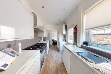 5 bed house, Watkin Street, City Centre, Nottingham, NG31DL - Image 1