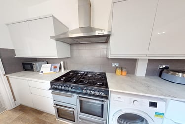 5 bed house, Watkin Street, City Centre, Nottingham, NG31DL - Image 2