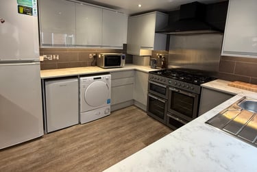 6 bed house, Rothesay Avenue, Lenton, Nottingham, NG71PU - Image 2