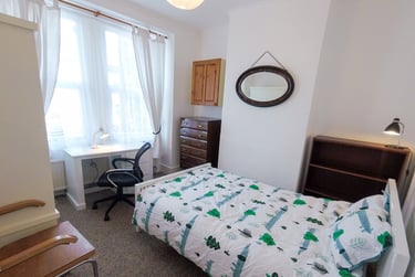 4 bed house, Riley Road, Elm Grove, Brighton, BN24AH - Image 1