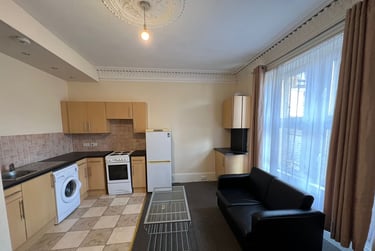 1 bed flat, Step Row, West end, Dundee, DD21AF - Image 1