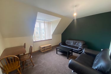 2 bed flat, Coutties Wynd, City centre, Dundee, DD14AG - Image 1