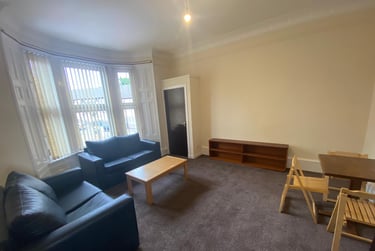 2 bed flat, Perth Road, West end, Dundee, DD21AE - Image 1