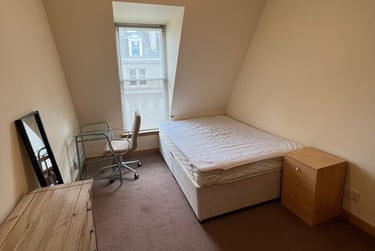 1 bed flat, Whitehall Crescent, City centre, Dundee, DD14AR - Image 2