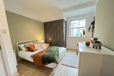 2 bed flat, Penny Lane, Sefton Park, Liverpool, L181DF - Image 1