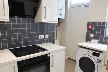 2 bed flat, Penny Lane, Sefton Park, Liverpool, L181DF - Image 2