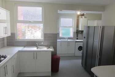 8 bed house, Nicander Rd, Wavertree, Liverpool, L181HY - Image 3