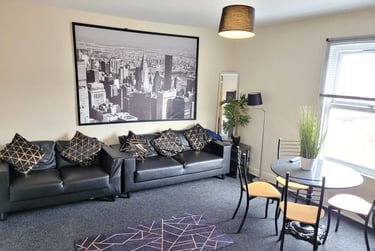 6 bed flat, Glossop Road, Broomhall, Sheffield, S102HP - Image 1