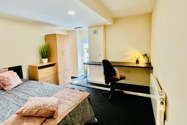 2 bed flat, Glossop Road, Broomhill, Sheffield, S102HP - Image 3