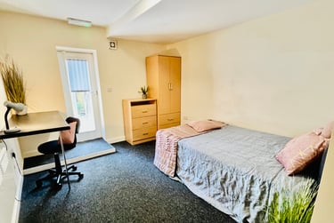 2 bed flat, Glossop Road, Broomhill, Sheffield, S102HP - Image 2