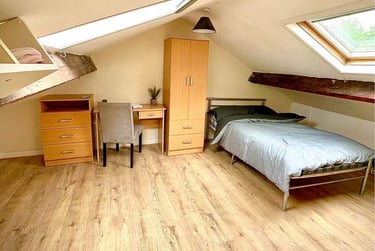 6 bed flat, Glossop Road, Broomhall, Sheffield, S102HP - Image 3