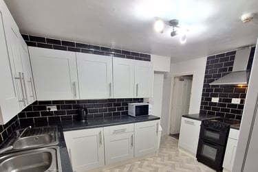 10 bed house, Crookesmoor Road, Crookesmoor, Sheffield, S63FS - Image 2