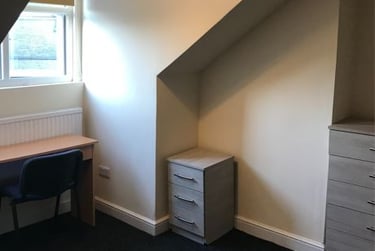 2 bed flat, Crookes Valley Road, Crookesmoor, Sheffield, S101BA - Image 11