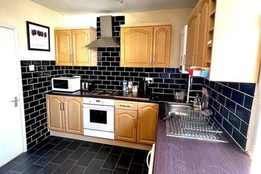 6 bed flat, Glossop Road, Broomhall, Sheffield, S102HP - Image 2