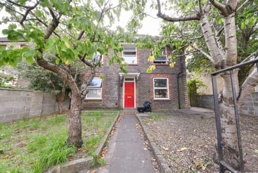 7 bed house, The Highway, Near university, Brighton, BN24GD - Image 1
