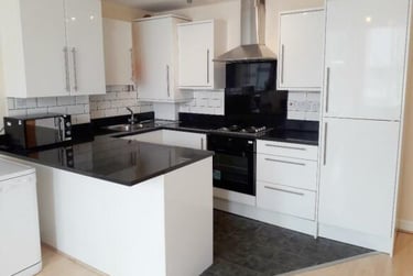 5 bed flat, Dickenson road, Victoria park, Manchester, M145HZ - Image 1