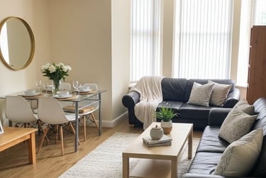 5 bed flat, Dickenson road, Victoria park, Manchester, M145HZ - Image 1