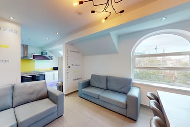 6 bed flat, Thornhill Crescent, Thornhill, Sunderland, SR27AD - Image 1
