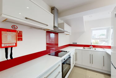 5 bed flat, Thornhill Crescent, Thornhill, Sunderland, SR27AD - Image 3