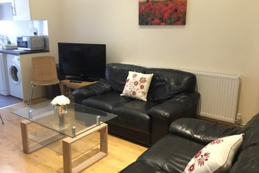 6 bed house, Dawlish Road, Selly Oak, Birmingham, B297AT - Image 1