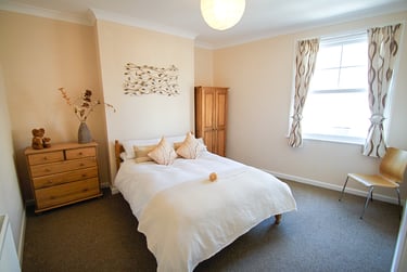 2 bed flat, Devonport Road, Stoke, Plymouth, PL34DL - Image 4