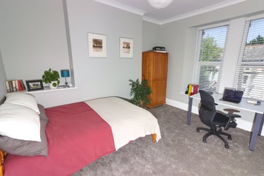 3 bed flat, Alexandra Road, Mutley, Plymouth, PL47JT - Image 2