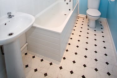 2 bed flat, Devonport Road, Stoke, Plymouth, PL34DL - Image 3