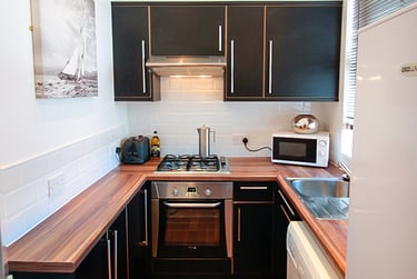 2 bed flat, Devonport Road, Stoke, Plymouth, PL34DL - Image 4