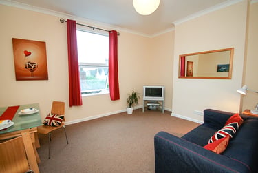 2 bed flat, Devonport Road, Stoke, Plymouth, PL34DL - Image 5