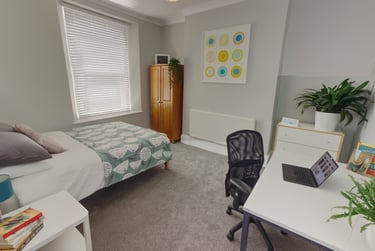 3 bed flat, Alexandra Road, Mutley, Plymouth, PL47JT - Image 1