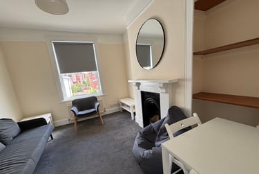 4 bed flat, Springfield road, St james, Exeter, EX46JL - Image 2