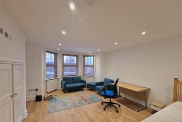 2 bed house, Sackville Road, City Centre, Brighton, BN33WA - Image 4