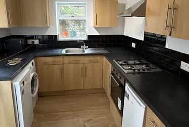 6 bed house, White Street, Hove, Brighton, BN20JH - Image 1