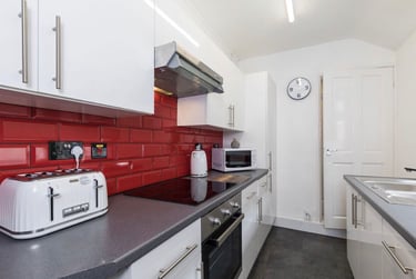 4 bed house, Carlton rd, Shelton, Stoke, ST42BG - Image 3